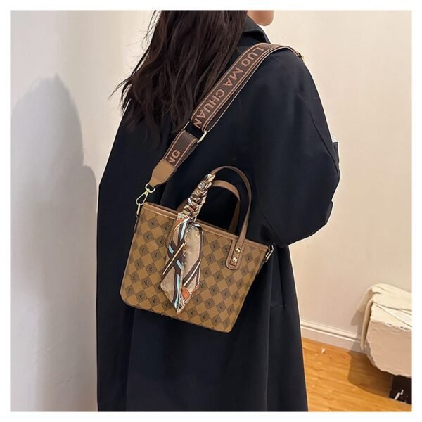 Women's fashionable and minimalist bag, the first choice for Mother's Day gifts, large capacity daily one shoulder crossbody bag, handbag, suitable for college students, white-collar office workers, daily life travel, school and work, commuting - Image 5