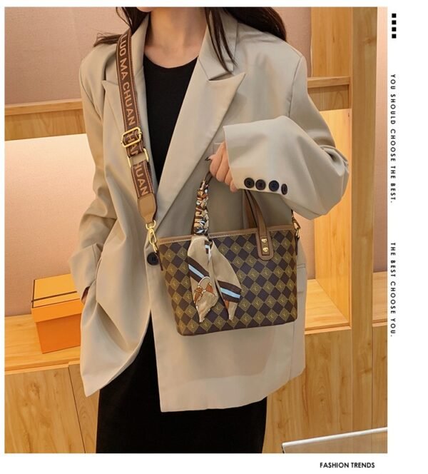 Women's fashionable and minimalist bag, the first choice for Mother's Day gifts, large capacity daily one shoulder crossbody bag, handbag, suitable for college students, white-collar office workers, daily life travel, school and work, commuting - Image 6