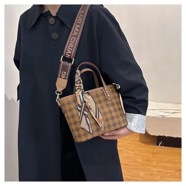 Women's fashionable and minimalist bag, the first choice for Mother's Day gifts, large capacity daily one shoulder crossbody bag, handbag, suitable for college students, white-collar office workers, daily life travel, school and work, commuting - Image 7
