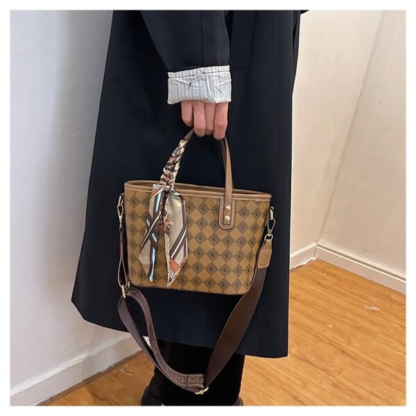 Women's fashionable and minimalist bag, the first choice for Mother's Day gifts, large capacity daily one shoulder crossbody bag, handbag, suitable for college students, white-collar office workers, daily life travel, school and work, commuting - Image 8