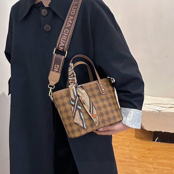Women's fashionable and minimalist bag, the first choice for Mother's Day gifts, large capacity daily one shoulder crossbody bag, handbag, suitable for college students, white-collar office workers, daily life travel, school and work, commuting - Image 2