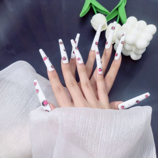 Love Shines Nails: Stylish Individualized Wearable Armor for Glam - Image 3