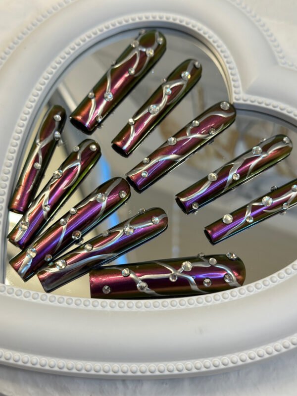 Purple-Silver Diamond Nails: One-Click Glitter Trend