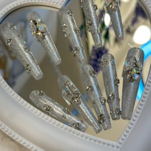 Starry Silver Diamond Nails: One-Click Dazzle