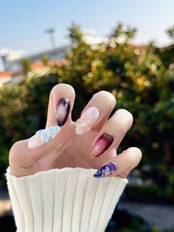 Stunning Gradient Floral Nails Art