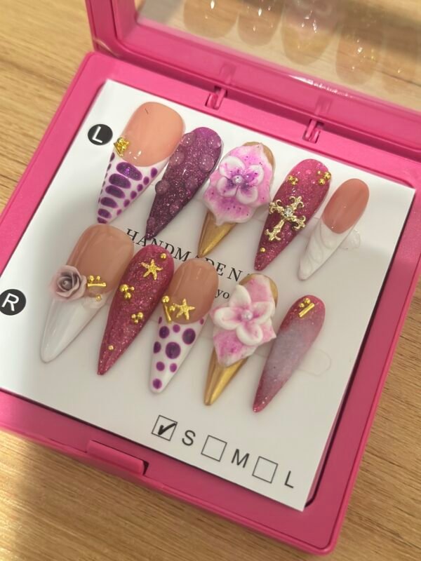 Handmade Nails: Chic & Decorative