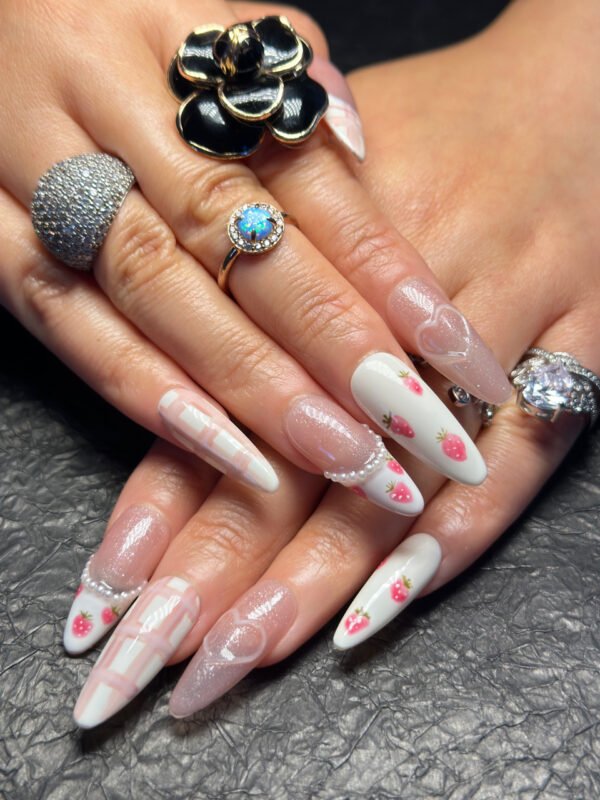 Sweet Strawberry Checkered Long Nails